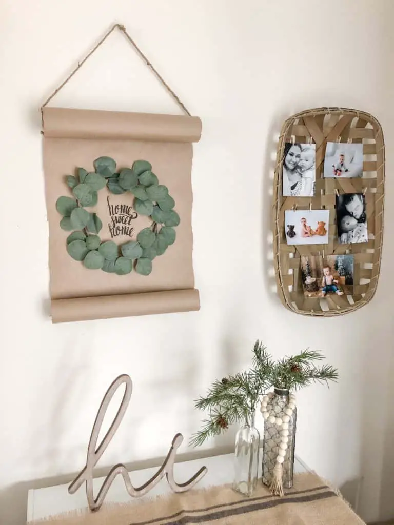 Paper Scroll Sign and Wreath DIY | #DIY #cheap #easydiy #paperscroll #sign #DIYsign #brushlettering #farmhouse #farmhousestyle #homedecor
