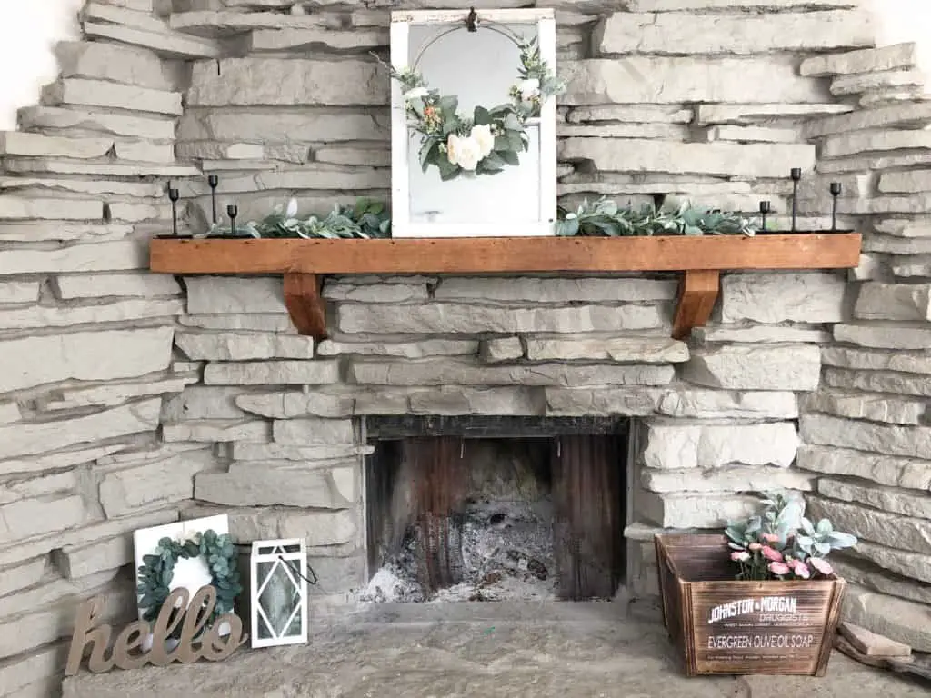 Thrift Store DIY'S | Farmhouse Wood Sign Transformation | #thriftstorefinds #thriftstorediy #farmhousedecor #farmhousediy #diyhomedecor #woodsigns #farmhousewoodsigns