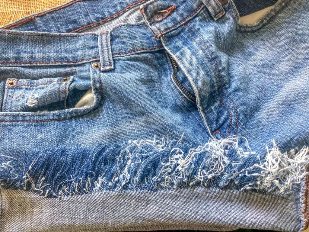DIY Denim Shorts | Thrifted Jeans Into Shorts | #thrifted #thriftedfashion #thriftstorediy #diydenim #diydenimshorts #fashion #summerfashion #diy