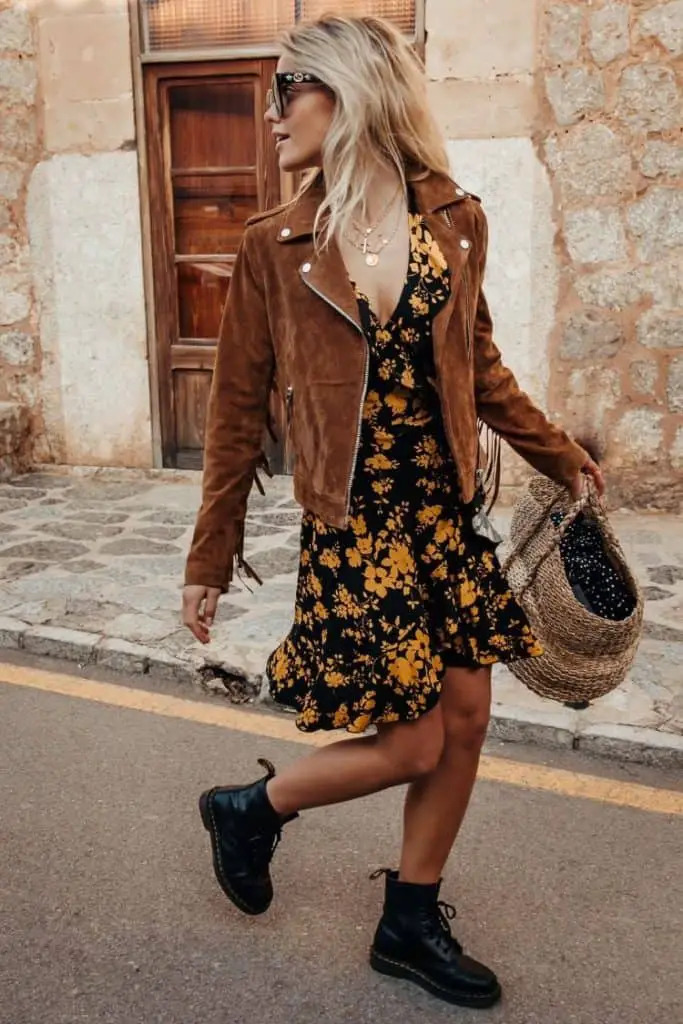 Thrifting Fall Fashion | Fall 2019 Fashion Trends | Dark florals are always perfect for fall. Try pairing it with a suede jacket and combat boots for a casual fall outfit.
