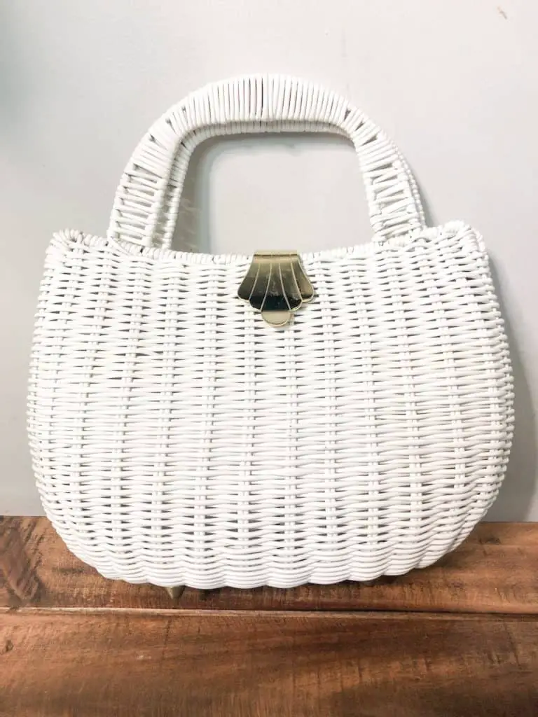 Thrift Store Finds | This white woven bag has the coolest scalloped closure that gives off major vintage vibes. The perfect summer bag.
