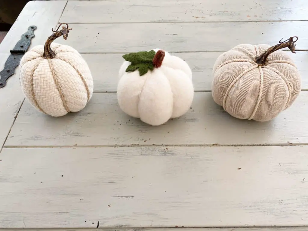 In this quick and easy pumpkin stem DIY you can instantly transform your faux pumpkins to make them look more expensive and to give them more texture. Find out how!