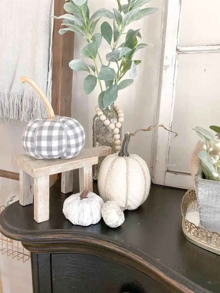 In this quick and easy pumpkin stem DIY you can instantly transform your faux pumpkins to make them look more expensive and to give them more texture. Find out how!