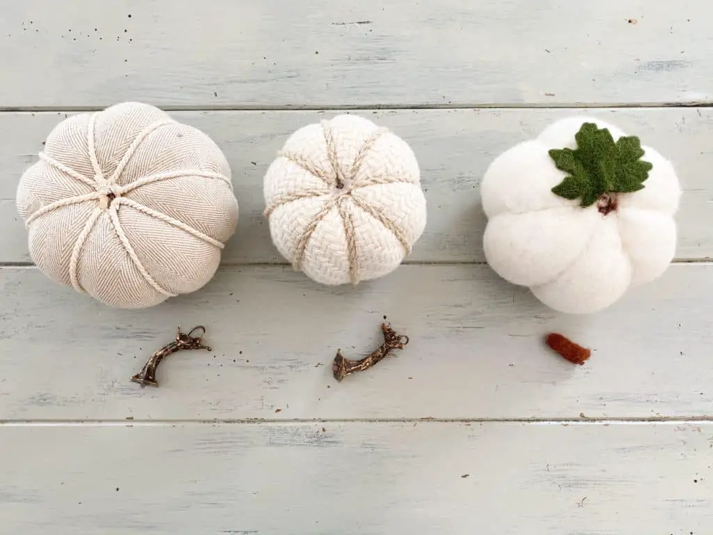 In this quick and easy pumpkin stem DIY you can instantly transform your faux pumpkins to make them look more expensive and to give them more texture. Find out how!