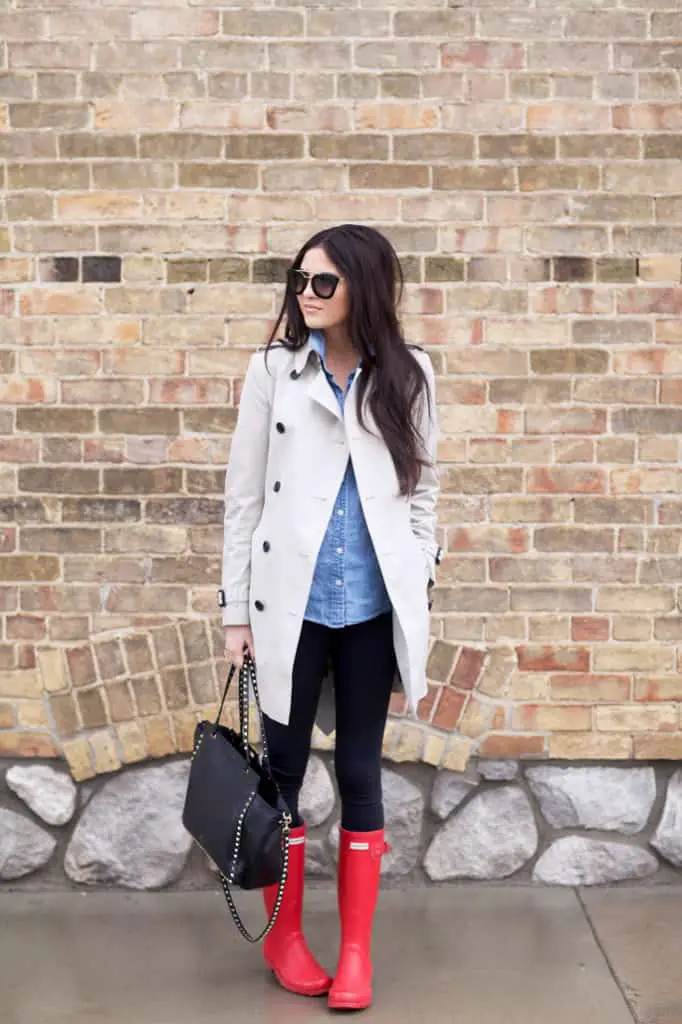 Switch out your snow boots for rain boots for that winter to spring wardrobe transition! This is just one of 7 super easy ways to make the switch, find out the rest!