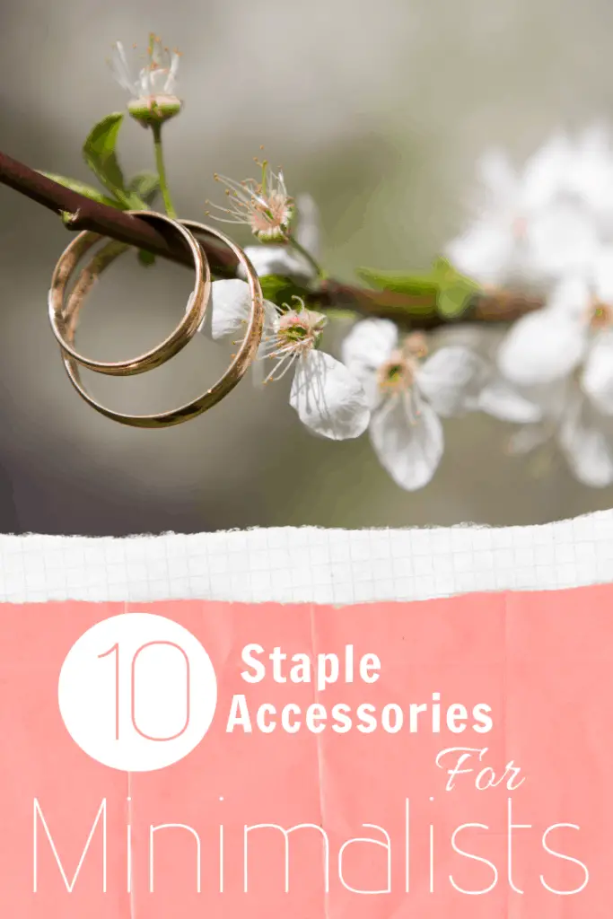 Do you consider yourself a minimalist? Or maybe you just like the ease of having go to accessories that work with everything? Well these staple accessories for minimalists are just what you need to make accessorizing a no brainer!