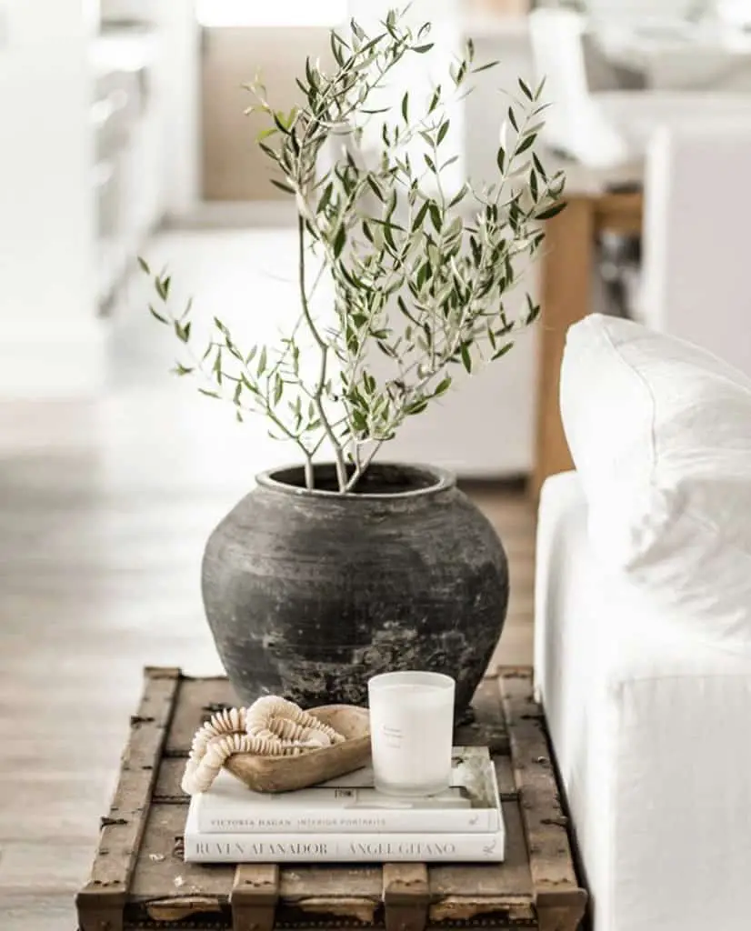 These simple home decorating tips are all you need to have you decorating like an interior designer. Using a variety of materials to decorate with such as wood, glass, metal, and ceramics is a great way to add lots of different textures.