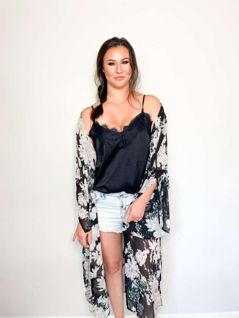 As we move closer and closer to fall it's time to start thinking about wardrobe transitions. This floral kimono/duster that I picked up in this end of summer thrift haul are perfect to transition into fall. Check out the other great pieces I picked up and how I plan to wear them into the fall!