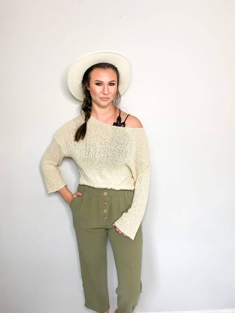 As we move closer and closer to fall it's time to start thinking about wardrobe transitions. This sweater and these cotton trousers that I picked up in this end of summer thrift haul are perfect to transition into fall. Check out the other great pieces I picked up and how I plan to wear them into the fall!