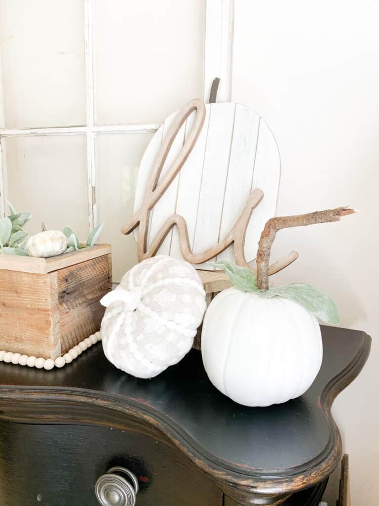 Have you started decorating for fall? I have a few quick and easy fall thrift store DIYS that you could totally do too using thrifted items or even items from the dollar store!