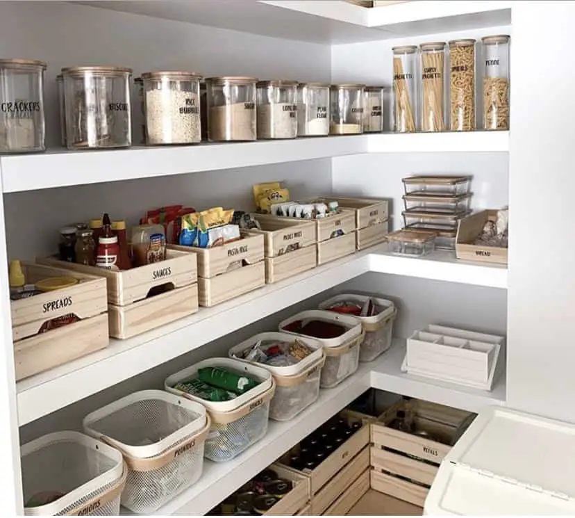 In need of some pantry organization? Come check out some great inspiration as well as some must have organization products on Amazon and get your organization on!