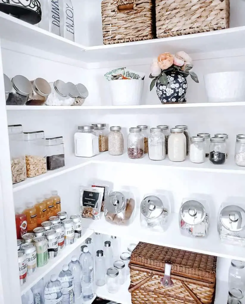 In need of some pantry organization? Come check out some great inspiration as well as some must have organization products on Amazon and get your organization on!