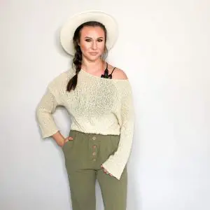 As we move closer and closer to fall it's time to start thinking about wardrobe transitions. This sweater and these cotton trousers that I picked up in this end of summer thrift haul are perfect to transition into fall. Check out the other great pieces I picked up and how I plan to wear them into the fall!